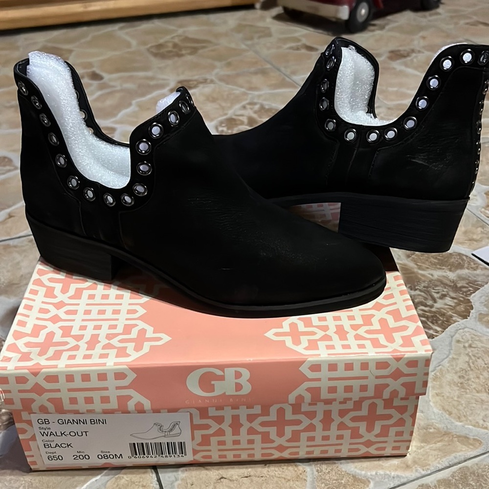 Gianni Bini Walk Out Black booties- sz 8